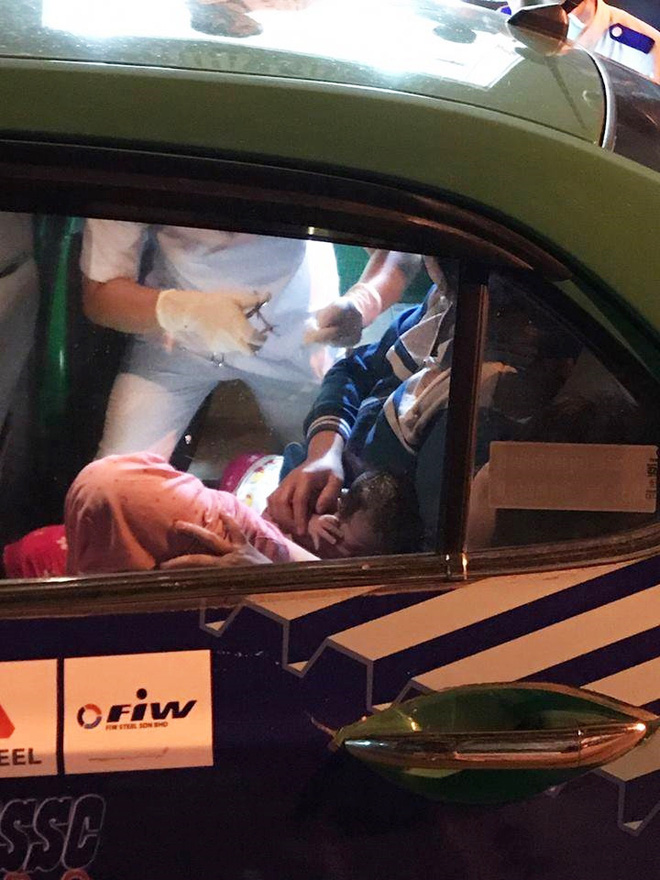 Cần Thơ: Đau bụng bất ngờ, sản phụ sinh con lần ba đẻ rơi ngay trên taxi