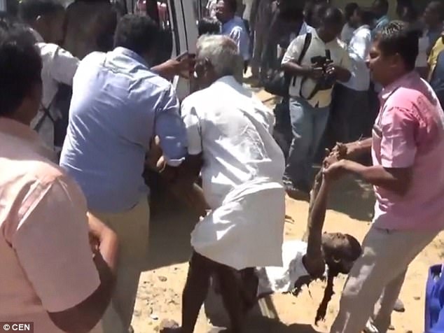 Bị siết nợ với lãi suất trên trời, người đàn ông cùng quẫn tẩm xăng thiêu sống cả nhà