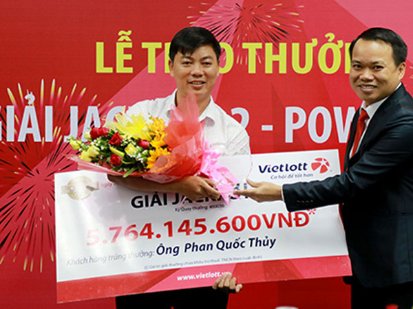 Tài xế ở Tây Nguyên không che mặt nhận giải phụ Jackpot hơn 5,7 tỷ