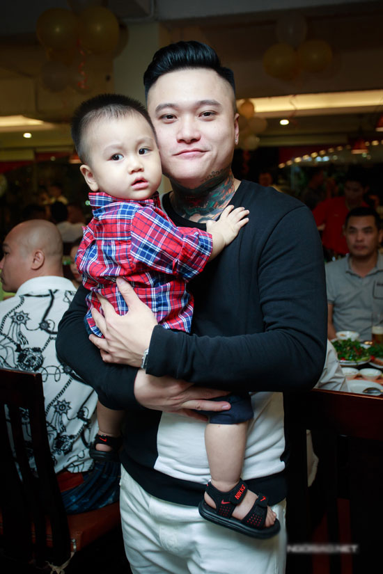 Vợ chồng Tuấn Hưng mở tiệc sinh nhật 3 tuổi hoành tráng cho con trai