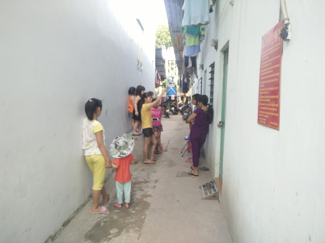 Bức xúc clip bảo mẫu nhà trẻ tư thục bạo hành hàng chục trẻ nhỏ dã man, dùng tay tát thẳng liên tục vào mặt