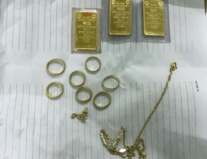 10X giúp việc cuỗm 6,5 cây vàng của chủ