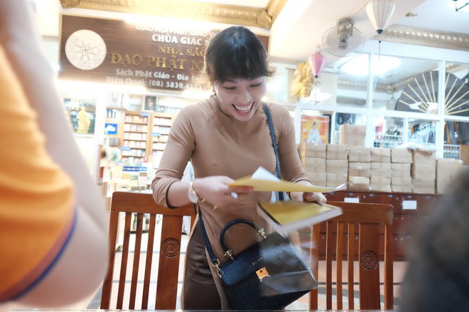 Sài Gòn: Vợ dắt chồng, mẹ ẵm con gái đi đăng ký hiến tạng cứu người