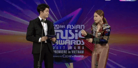 Khán giả la ó khi Chi Pu hát live ở MAMA: Hành động không đẹp?