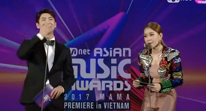 Khán giả la ó khi Chi Pu hát live ở MAMA: Hành động không đẹp?