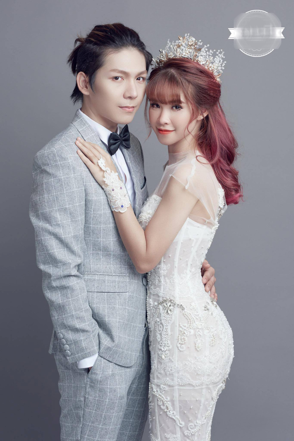 Khởi My mặc váy ôm sát gợi cảm trong bộ ảnh cưới với Kelvin Khánh