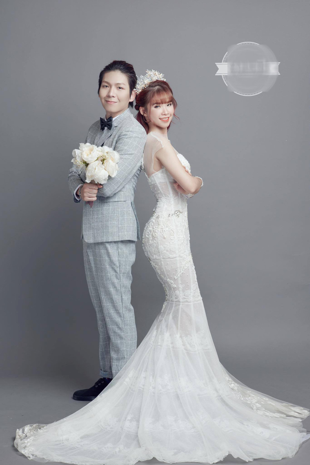 Khởi My mặc váy ôm sát gợi cảm trong bộ ảnh cưới với Kelvin Khánh