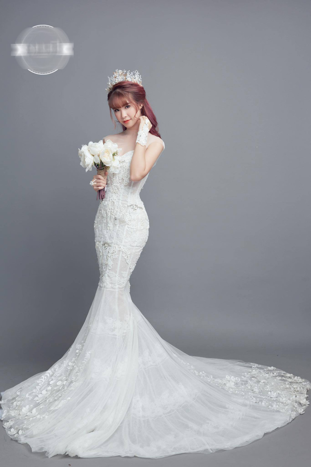 Khởi My mặc váy ôm sát gợi cảm trong bộ ảnh cưới với Kelvin Khánh