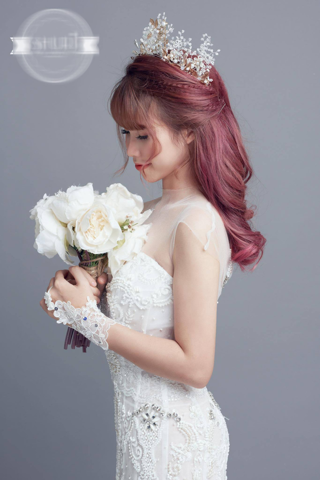 Khởi My mặc váy ôm sát gợi cảm trong bộ ảnh cưới với Kelvin Khánh