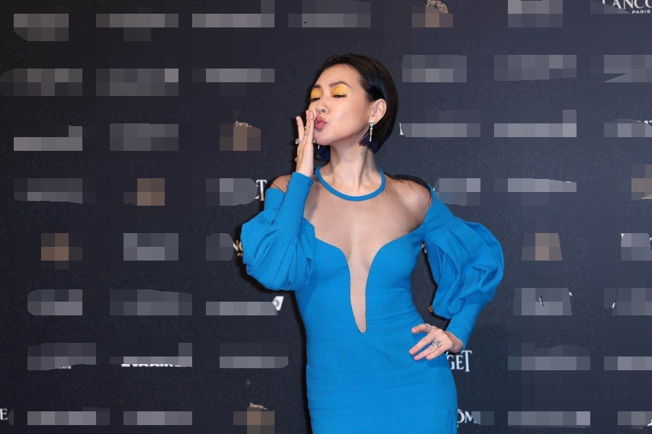 Thư Kỳ gợi cảm trên thảm đỏ Kim Mã