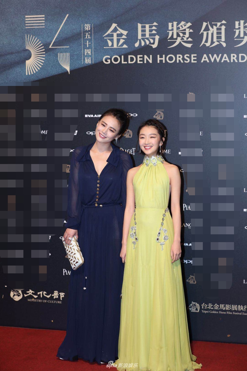 Thư Kỳ gợi cảm trên thảm đỏ Kim Mã