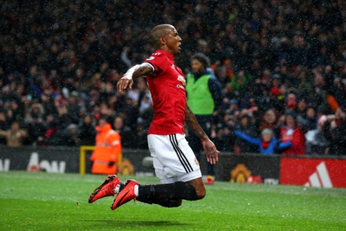 Man Utd thắng tối thiểu nhờ bàn phản lưới nhà