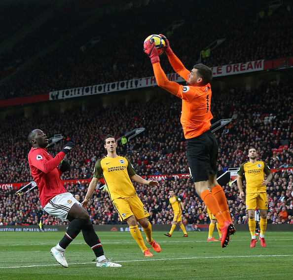 Mourinho nhăn mặt sau trận thắng nhọc nhằn của MU