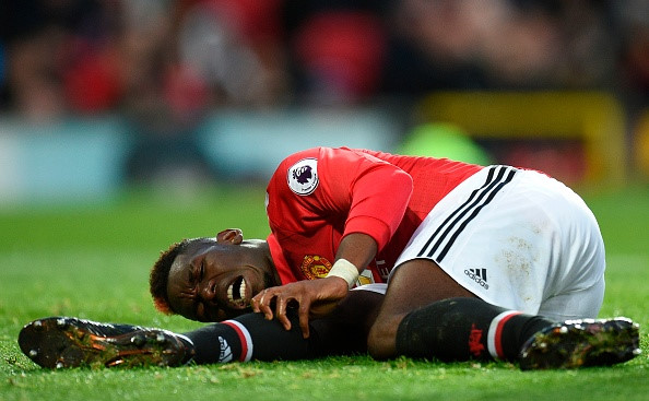 Mourinho nhăn mặt sau trận thắng nhọc nhằn của MU