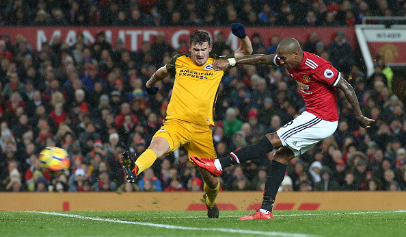 Mourinho nhăn mặt sau trận thắng nhọc nhằn của MU