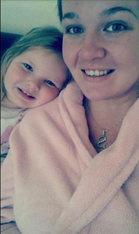 Ngưng tim trong khi sinh, tỉnh dậy bà mẹ tin rằng mình mới 13 tuổi