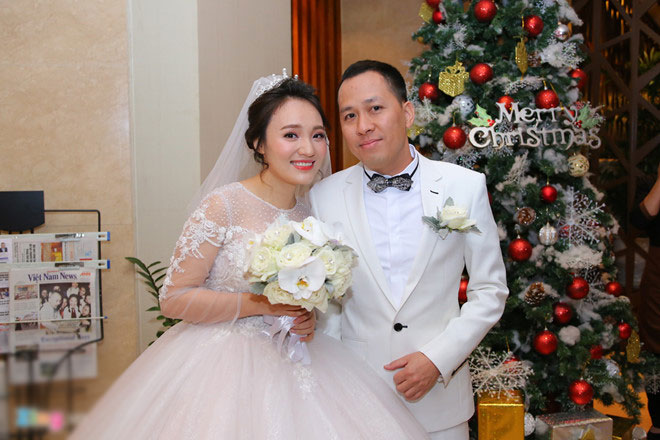 Nhật Thủy nồng nàn hát tặng chồng hơn 14 tuổi trong ngày cưới