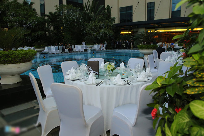 Nhật Thủy nồng nàn hát tặng chồng hơn 14 tuổi trong ngày cưới