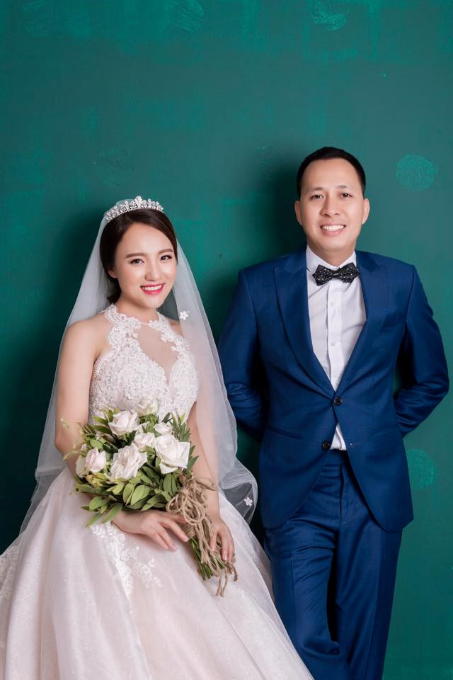 Nhật Thủy nồng nàn hát tặng chồng hơn 14 tuổi trong ngày cưới