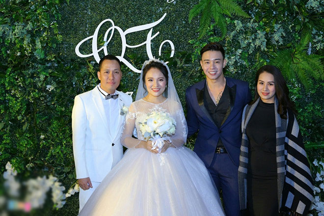 Nhật Thủy nồng nàn hát tặng chồng hơn 14 tuổi trong ngày cưới