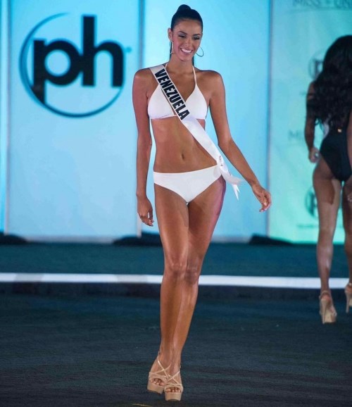 Đối thủ siêu hot, Nguyễn Loan liệu có trắng tay ở HH Hoàn vũ?