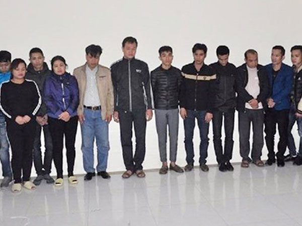 Cảnh sát hình sự phá 4 lớp cửa sắt bắt 18 con bạc