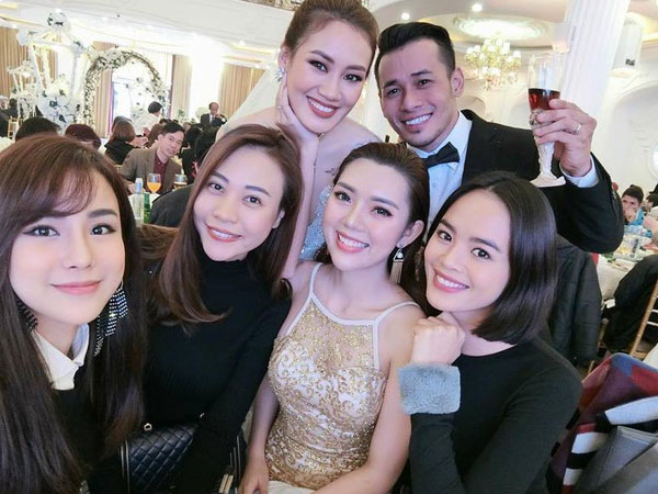 Bạn gái Cường Đô La, Diệp Lâm Anh rạng rỡ đến chúc mừng đám cưới của stylist Pông Chuẩn