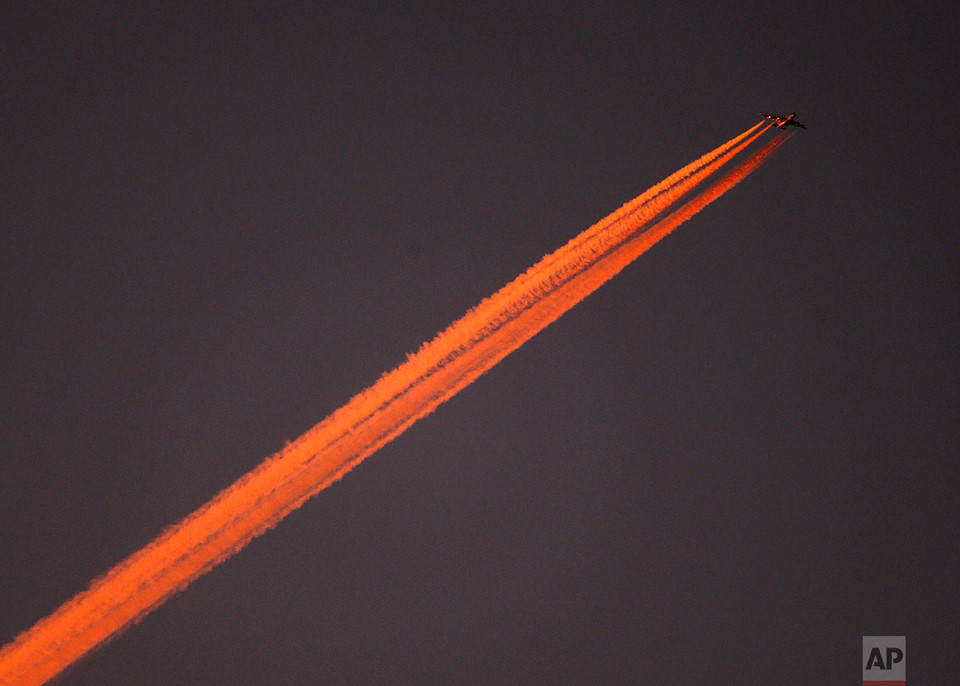 Top ảnh tuần: Tranh cướp Black Friday và hoa hậu tù nhân