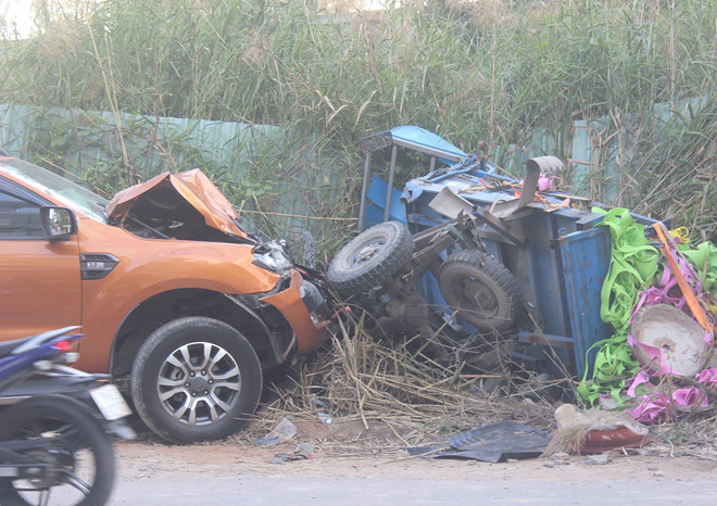 Ôtô Ford Ranger húc văng xe ba gác, một người chết tại chỗ