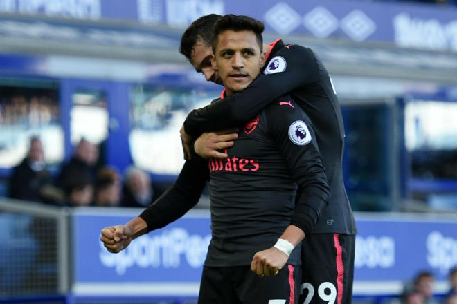 Arsenal bán Sanchez rẻ như cho: Barca vui, Man City – PSG phẫn nộ