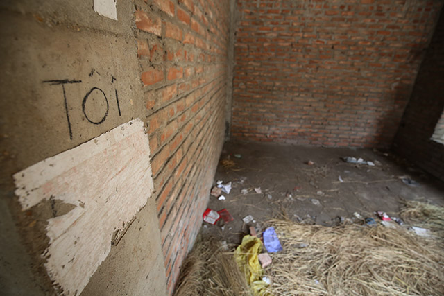 Tập kích hang ổ con nghiện trong căn biệt thự bạc tỉ giữa Thủ đô