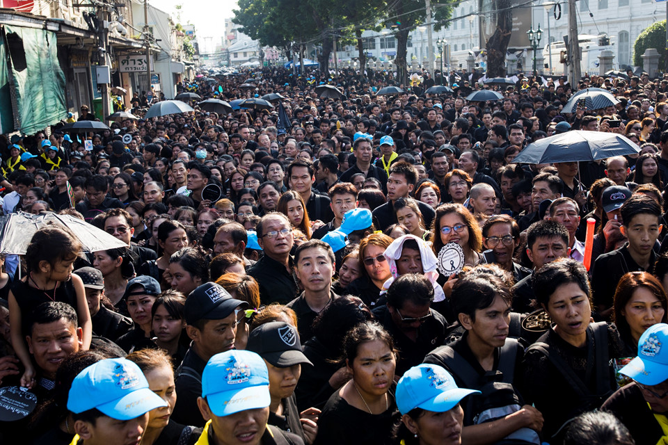 Thái Lan: Biển người màu đen tiễn biệt người cha vĩ đại