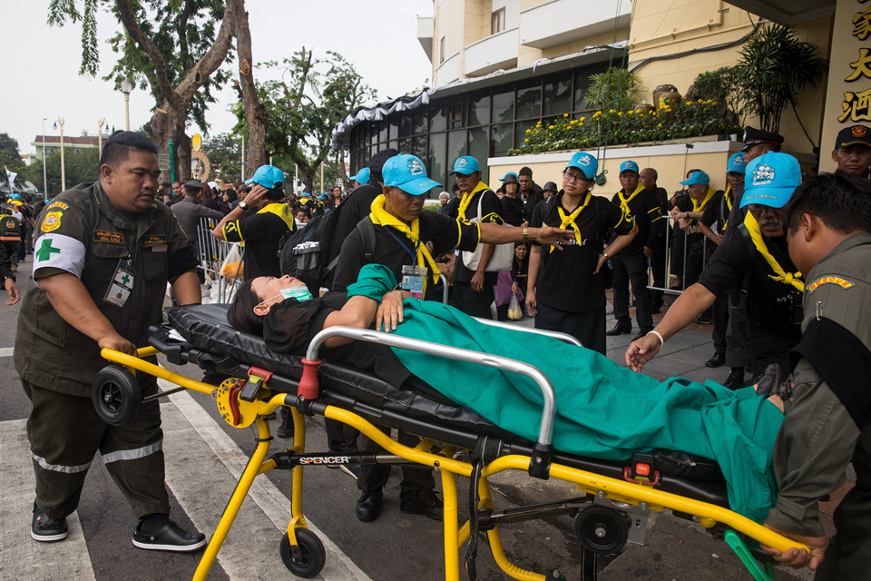 Thái Lan: Biển người màu đen tiễn biệt người cha vĩ đại