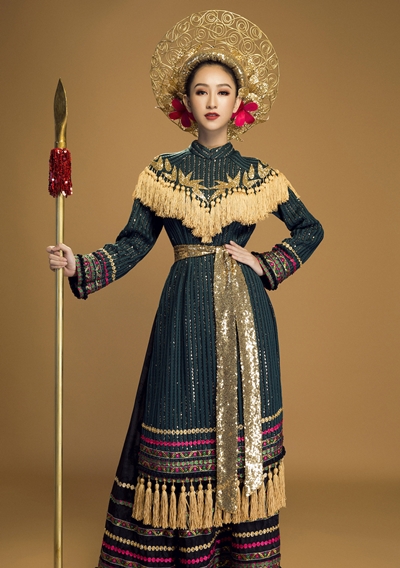 Trang phục gợi hình ảnh nữ tướng của Hà Thu ở Miss Earth