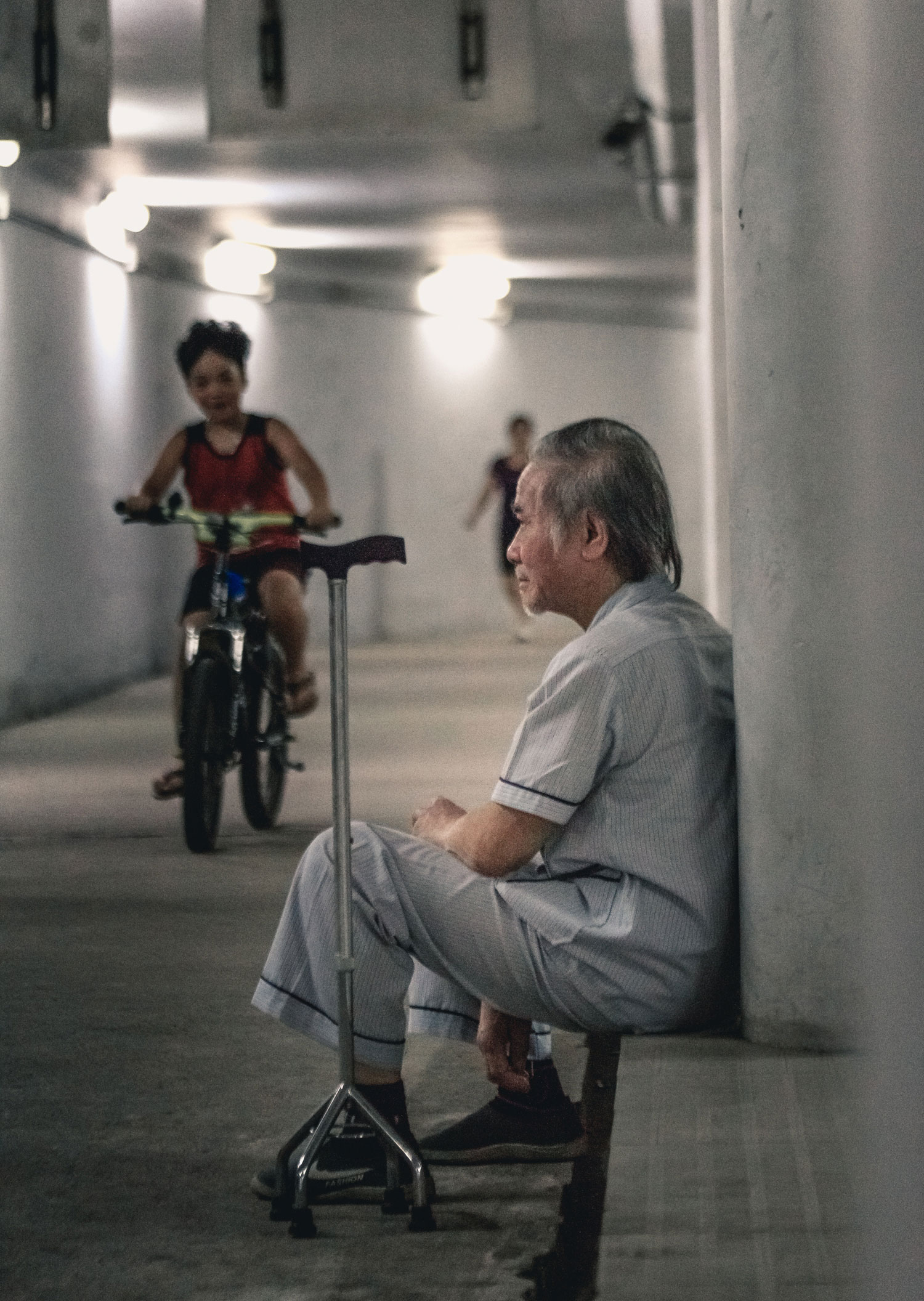 Chùm ảnh: Một nhịp sống Hà Nội thật khác ở phố đi bộ 12 cửa dưới lòng đất trong 10 năm qua