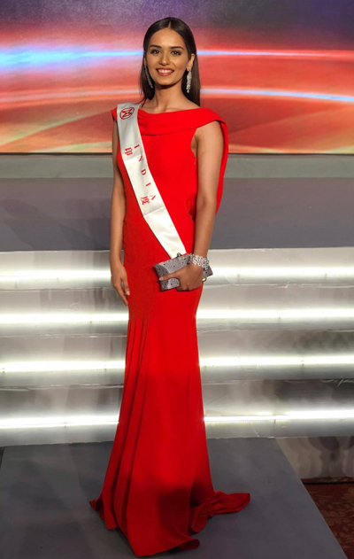 Mỹ Linh mặc áo dài, đội mấn dự tiệc tại Miss World