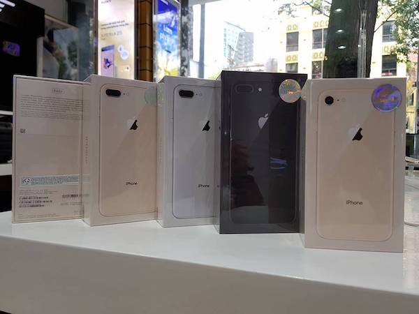 iPhone 8 và 8 Plus chính hãng giảm giá sau một tuần bán ra