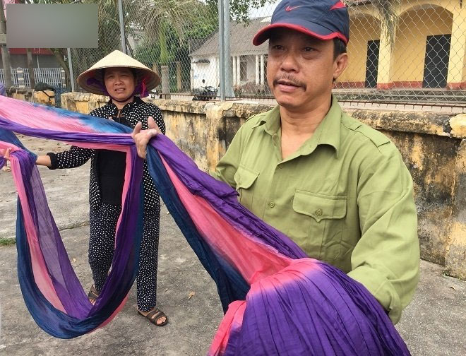 Khaisilk nói chủ yếu thu mua lụa ở làng nghề Nha Xá, người dân nói không