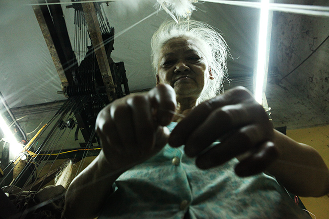 Đến làng Vạn Phúc xem quy trình sản xuất lụa công phu như thế nào