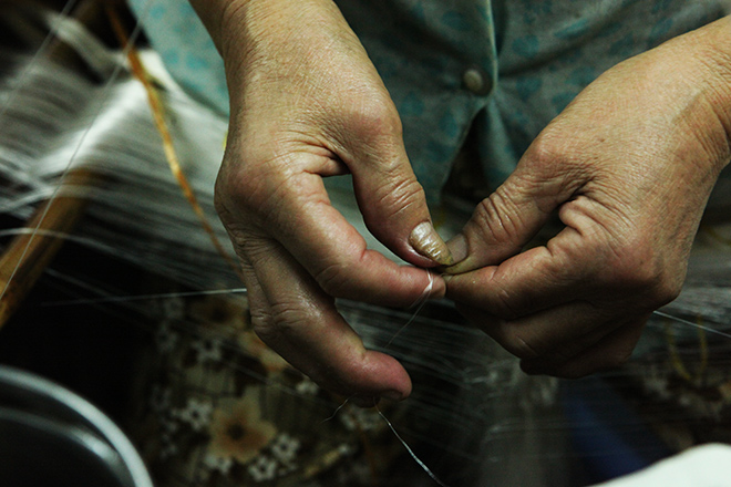 Đến làng Vạn Phúc xem quy trình sản xuất lụa công phu như thế nào