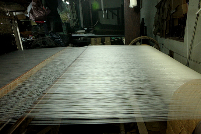 Đến làng Vạn Phúc xem quy trình sản xuất lụa công phu như thế nào