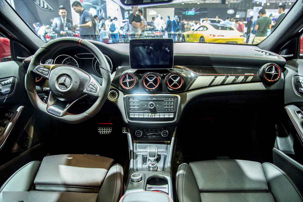 Chi tiết Mercedes GLA 45 AMG giá 2,4 tỷ vừa ra mắt tại VN