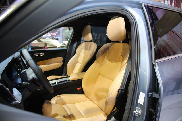 Volvo XC60 2018 có giá 2,45 tỷ đồng tại Việt Nam