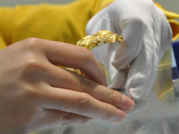 Giá vàng trong nước tiếp tục giảm