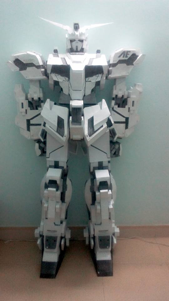 10X Hà thành dùng 500 tờ giấy A4 xếp thành robot khổng lồ