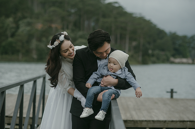 Vợ chồng Dương Cẩm Lynh chụp ảnh cưới cùng con trai 1 tuổi
