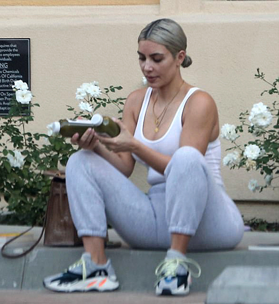 Kim xấu hổ không muốn chụp ảnh khi để mặt mộc