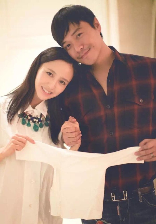 Ngỡ tưởng ly thân vì chồng ngoại tình, mỹ nhân Cung Tỏa Tâm Ngọc lộ bụng bầu trên phố?