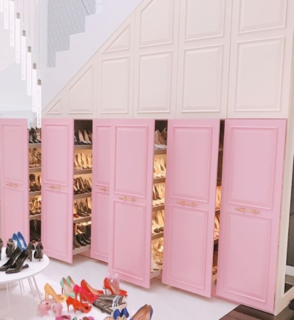 Chẳng cần nói mình giàu, Ngọc Trinh khoe tủ giày đáng giá bằng cả biệt thự