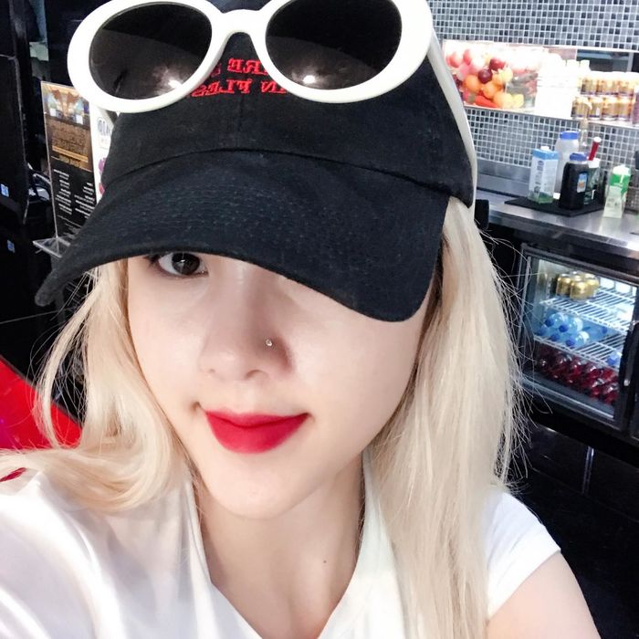 Hết diện đồ đôi, Sơn Tùng - Thiều Bảo Trâm chứng minh tình yêu thế này đây!